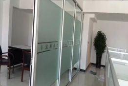 办公隔断磨砂贴膜效果